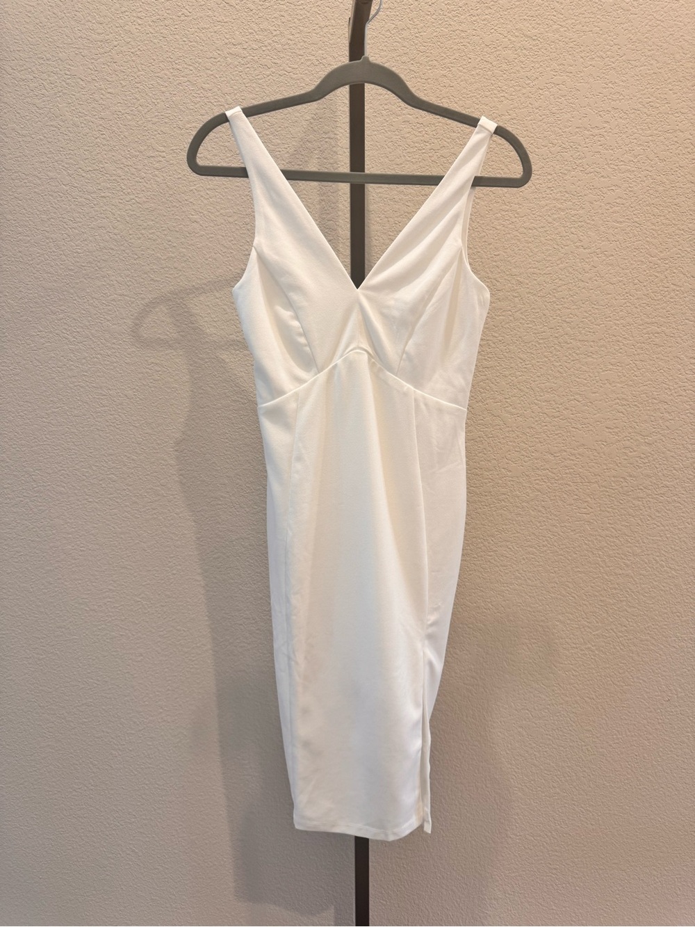 NWOT Lulu’s Elegant White V-Neck Sheath Dress with Side Slit - Picture 3 of 10